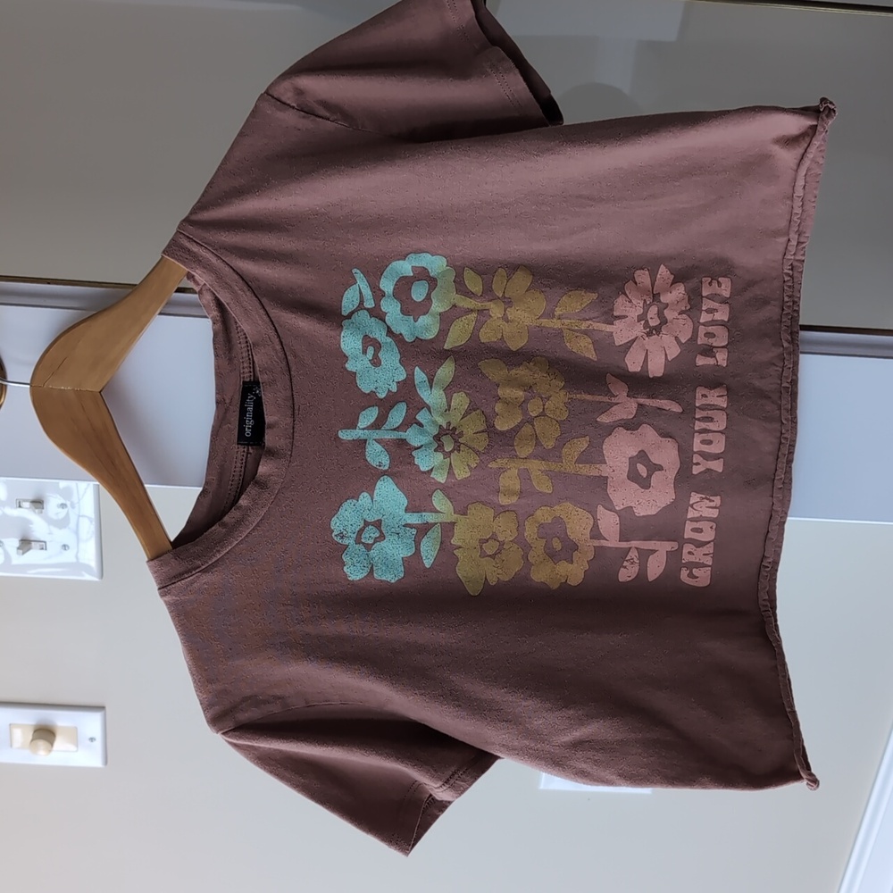 Adorable cropped tshirt